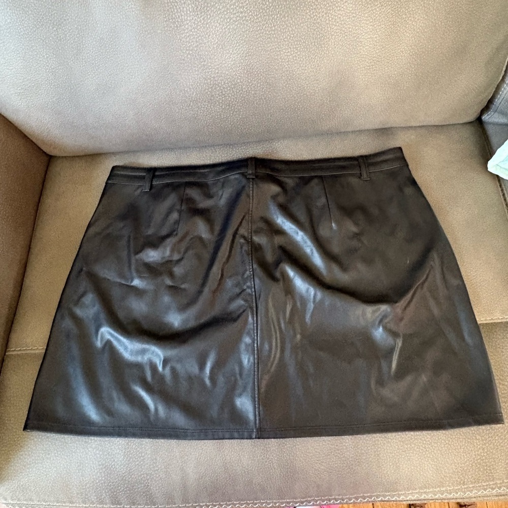 Black Mini Pencil Skirt for Night Out - Picture 4 of 5